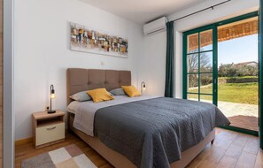 4 bedrooms, iron/ironing board, travel cot, free WiFi - Beautiful home in Vodnjan (Vodnjan)