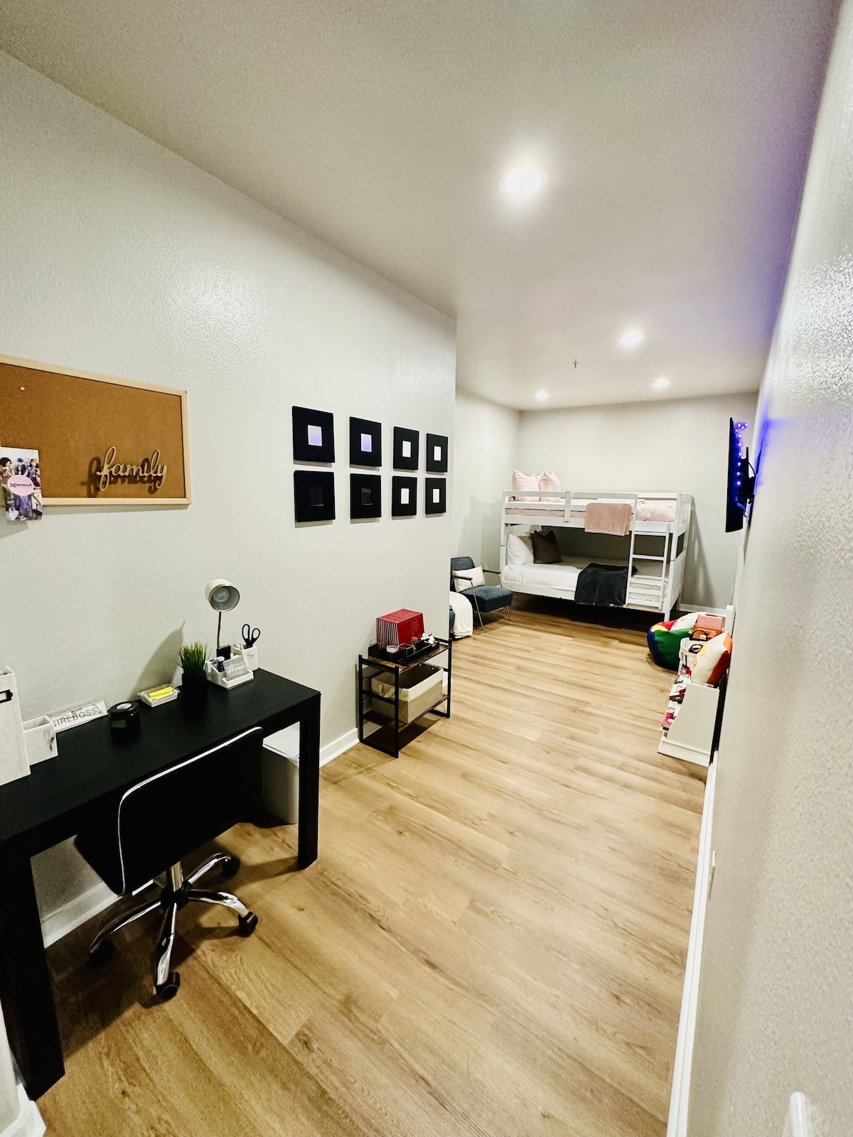 Photo 9 of Located in the heart of Houston! Easy access to freeways, sports arenas, & more!
