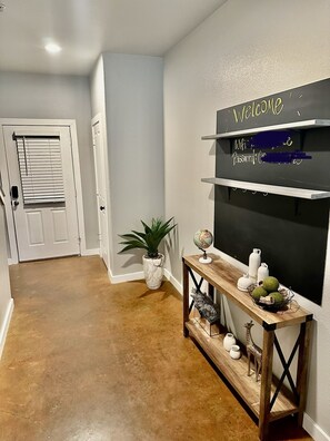 Interior - Located in the heart of Houston! Easy access to freeways, sports arenas, & more! (Houston)