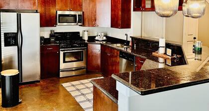 Located in the heart of Houston! Easy access to freeways, sports arenas, & more!