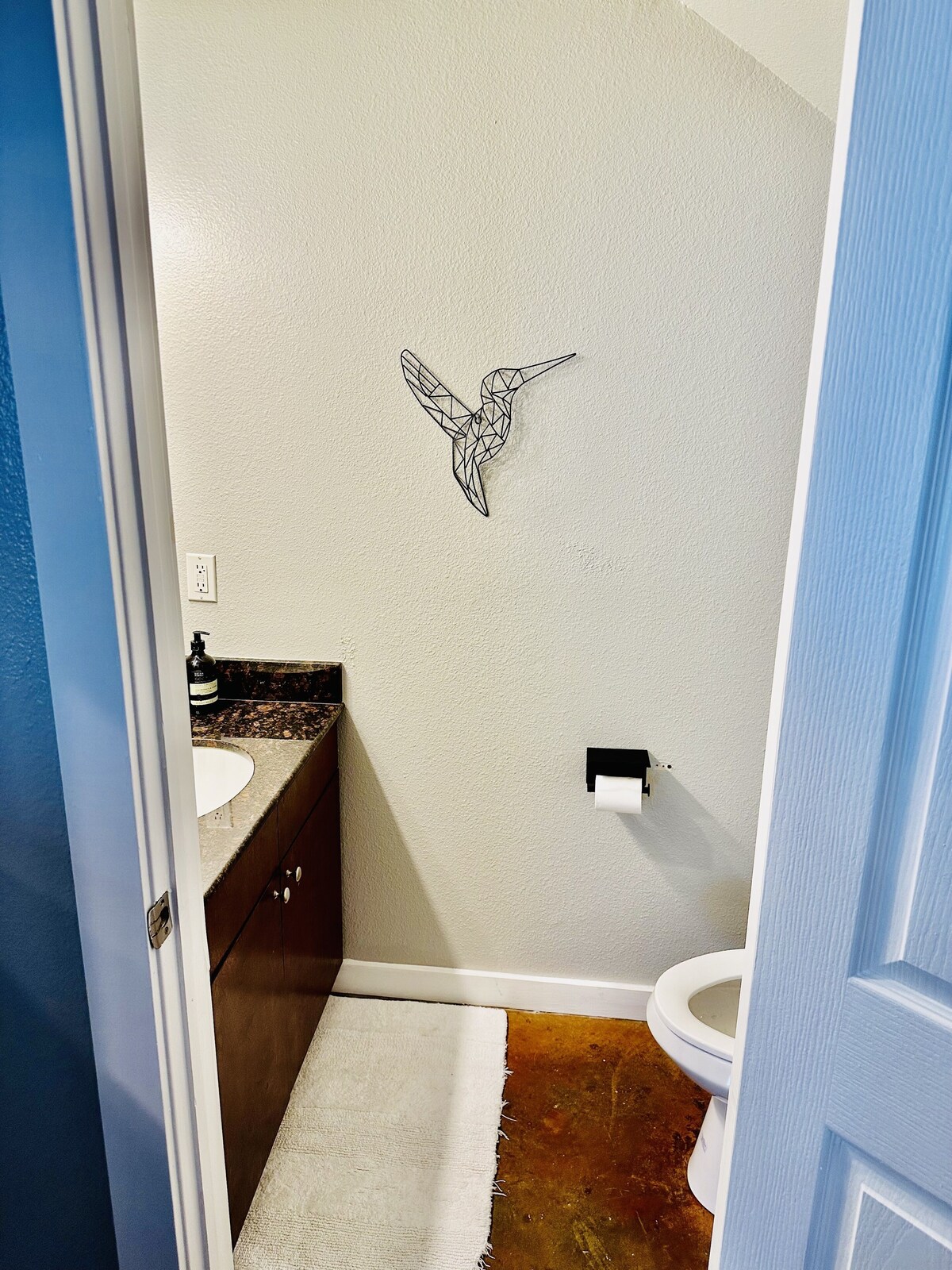 Photo 13 of Located in the heart of Houston! Easy access to freeways, sports arenas, & more!