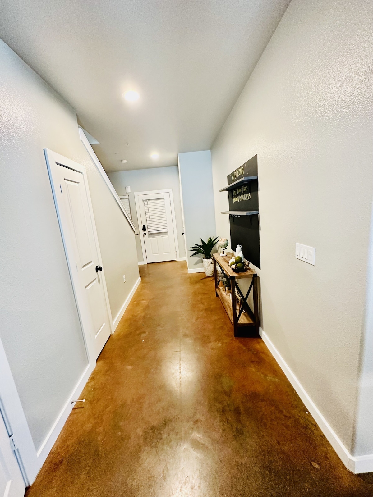 Photo 16 of Located in the heart of Houston! Easy access to freeways, sports arenas, & more!