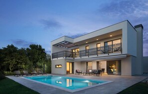 A modern two-story house with a swimming pool, outdoor seating, and a balcony. - Gorgeous home in Labin with WiFi (Labin)