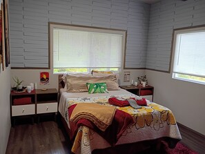 2 bedrooms, travel crib, free WiFi, bed sheets - Rainforest Volcano Retreat – As Seen on TV! Near Volcanoes Nat’l Park
 (Volcano)