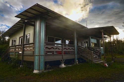Rainforest Volcano Retreat – As Seen on TV! Near Volcanoes Nat’l Park
