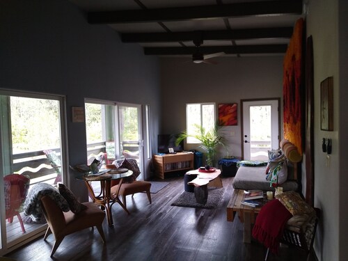 Rainforest Volcano Retreat – As Seen on TV! Near Volcanoes Nat’l Park
