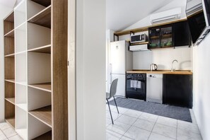 Fridge, microwave, oven, stovetop