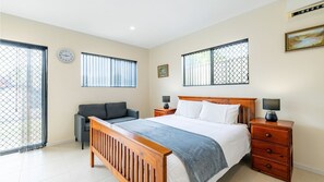 1 slaapkamer, een strijkplank/strijkijzer, gratis wifi