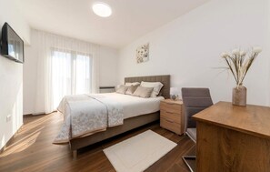 4 عدّة غرف نوم ومكواة/لوح كي وسرير سفر وواي فاي مجانًا