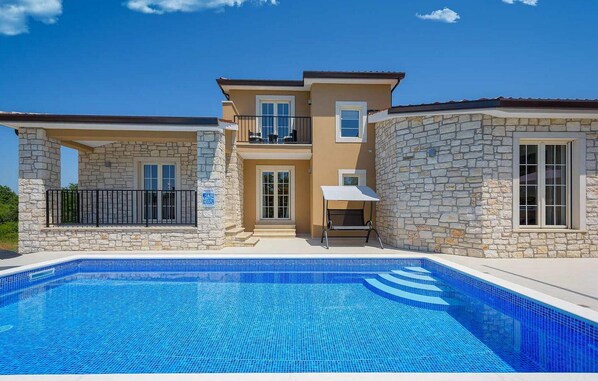 Pool - Awesome home in Porec (Porec)