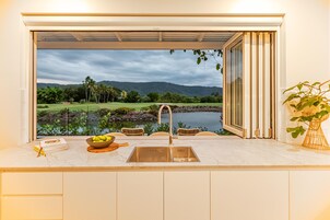 ヴィラ 3 ベッドルーム ラグーンビュー | 専用キッチン | 大型冷蔵庫、電子レンジ、オーブン、コンロ