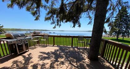 Cabin 8 Lakefront Resort