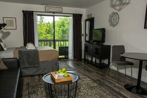 Iron/ironing board, travel crib, WiFi, bed sheets