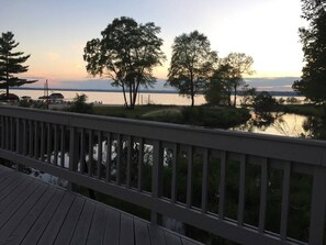 Property grounds - Grand Traverse Beach Studio (Williamsburg)