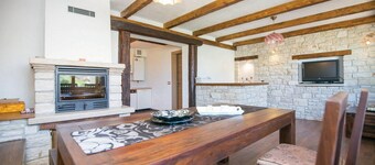 5 bedroom beautiful home in Pula