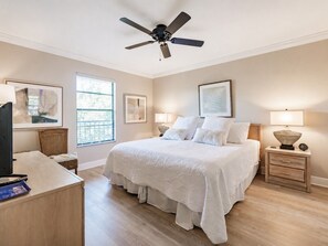 2 bedrooms, iron/ironing board, travel cot, WiFi - Park Shore Resort-Top Floor BLDGC #221*Peaceful* (Park Shore Resort)