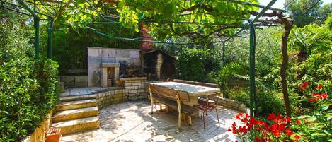 屋外ダイニングエリア