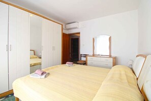 3 bedrooms, iron/ironing board, WiFi