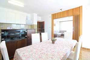 Dining - Holiday apartment with air conditioning (Banjole)