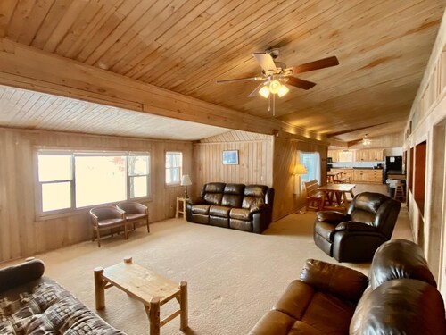 Cabin 11 Lakefront Family Resort