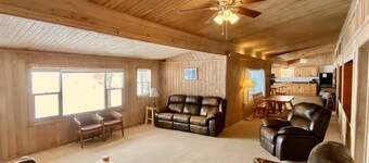 Cabin 11 Lakefront Family Resort