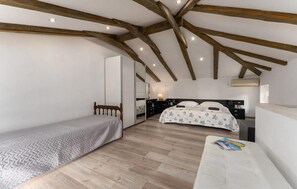 2 soverom, reiseseng for barn, wi-fi (inkludert) og sengetøy