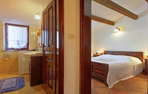 2 bedrooms, free WiFi, bed sheets - 2 bedroom beautiful home in Labin (Labin)