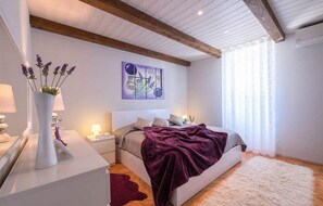 2 dormitorios, cuna de viaje, wifi gratis y ropa de cama