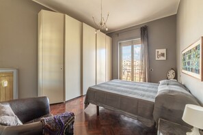 2 bedrooms, iron/ironing board, WiFi