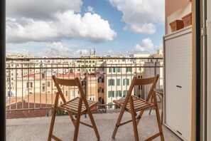 Unclassified image, 4 of 35, button