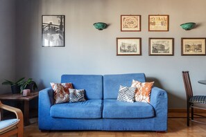 Living area - Comfortable apartment located on the sixth floor, of eight in total, of a building with an elevator. There is one flight of stairs from the front door to the elevator.In 120 square meters of space it accommodates 4 people, with two bedrooms and two bathr (Roma)