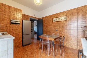 Dining - Comfortable apartment located on the sixth floor, of eight in total, of a building with an elevator. There is one flight of stairs from the front door to the elevator.In 120 square meters of space it accommodates 4 people, with two bedrooms and two bathr (Roma)