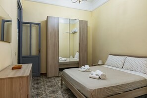 2 bedrooms, iron/ironing board, internet, bed sheets