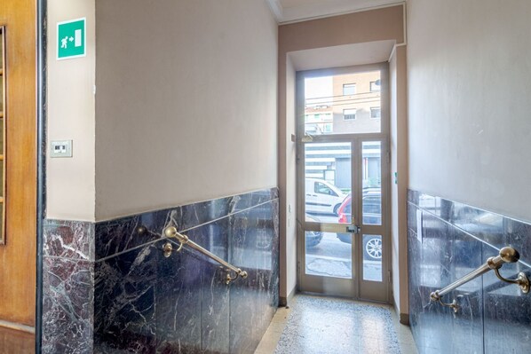 المنشأة من الداخل