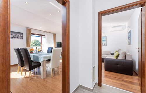 Cozy apartment in Porec with WiFi