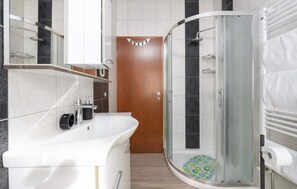 Shower, hair dryer - Cozy apartment in Porec with WiFi (Porec)