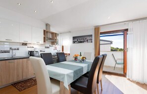 Dining - Cozy apartment in Porec with WiFi (Porec)