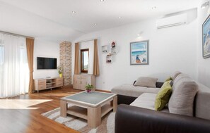 TV - Cozy apartment in Porec with WiFi (Porec)