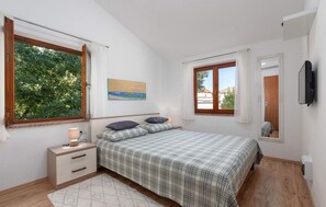 2 bedrooms, iron/ironing board, travel cot, free WiFi - Cozy apartment in Porec with WiFi (Porec)