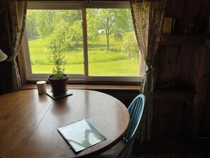 Dining - The Pond Cabin at Sky Hollow, The Hunter Cabin at Sky Hollow (Rochester)