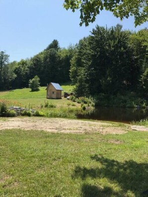 Property grounds - The Guest House at Sky Hollow, The Guest House at Sky Hollow (Rochester)