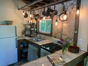 Fridge, oven, stovetop, cookware/dishes/utensils - The Creek Cabin at Sky Hollow, The Creek Cabin at Sky Hollow (Rochester)