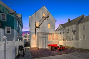 Exterior - NJ's Cozy Casa Oasis - Entire home for groups/families! (Passaic)