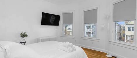 7 chambres, coffres-forts dans les chambres, bureau