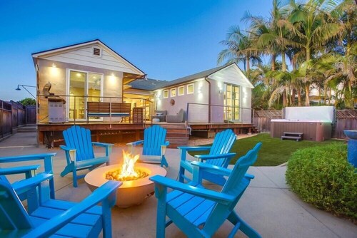 Amazing Beach House! 2 Yards w/ Hot Tub + Fire Pit