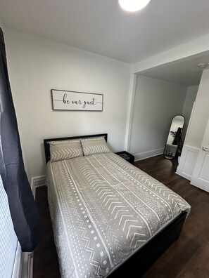 1 soverom, strykejern/-brett, wi-fi og sengetøy