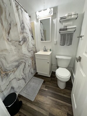 Håndklær, såpe, sjampo og toalettpapir