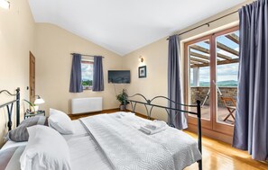 3 bedrooms, iron/ironing board, travel cot, free WiFi - Gorgeous home in Buzet with WiFi (Buzet)