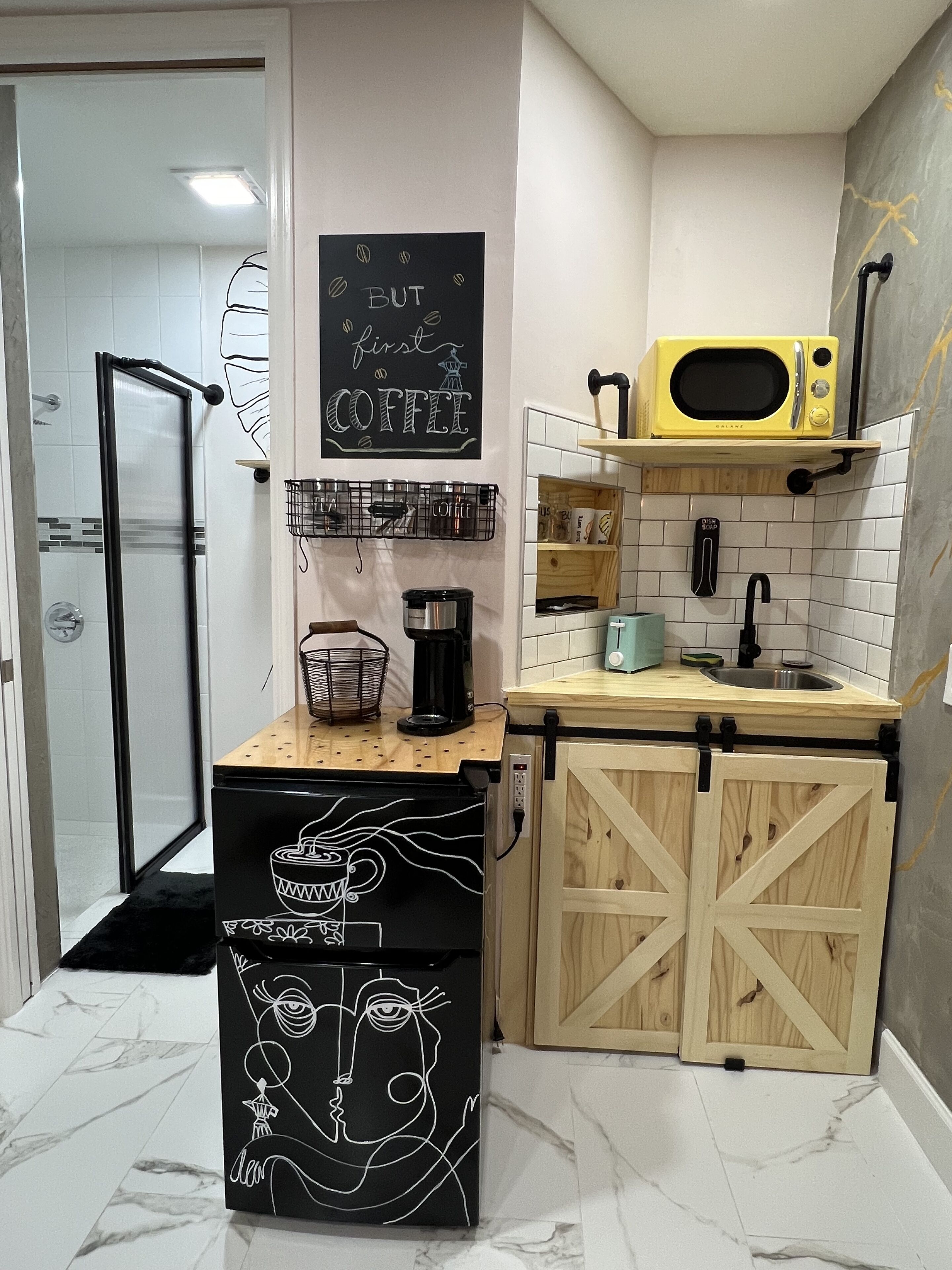 Fridge, microwave, dishwasher, coffee/tea maker