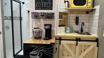 Fridge, microwave, dishwasher, coffee/tea maker